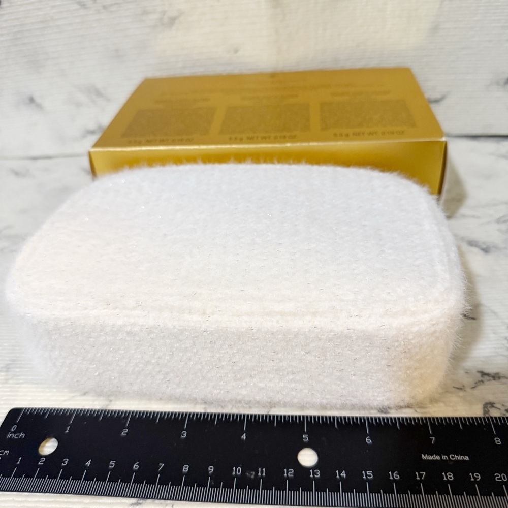 Chanel Beauty White Tweed Pouch with Gold CC Snowflake Zipper - Picture 8 of 10